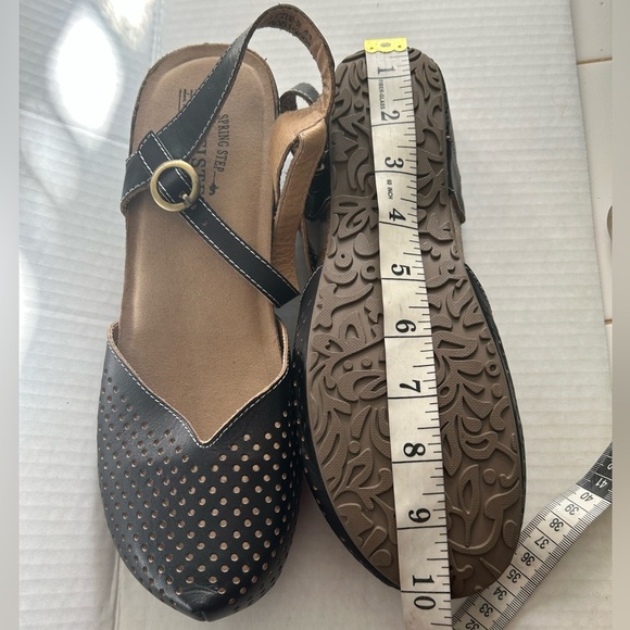 L'Artiste Mary Jane Spring Step flats in black in EUC, size 41 (US 9). - Picture 9 of 10